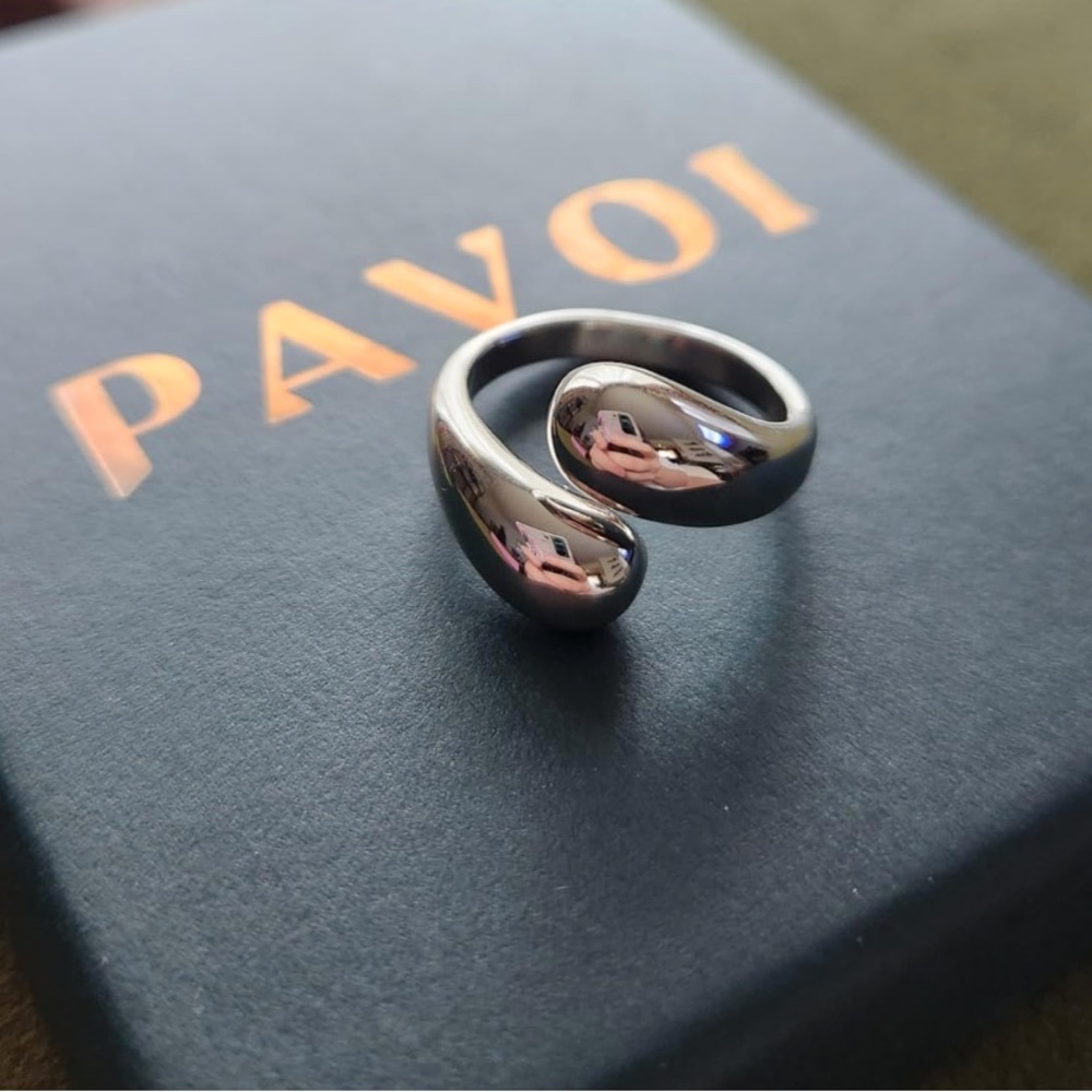NEW WOMENS SILVER RING